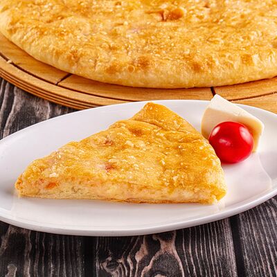 Пирог с сыром и помидорамив Осетинские Пироги по цене 1150 ₽