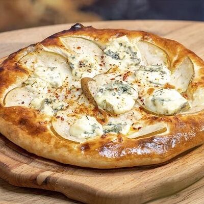 Хачапури с грушей и сыром дорблю в Хочу Пури по цене 880 ₽