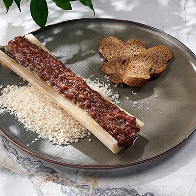 Тартар из Мраморной говядины Вагю с мозговой косточкой в Мясо & Рыба по цене 990 ₽