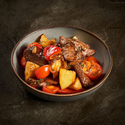 Говядина жареная с овощами в Корчма по цене 840