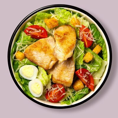 Салат цезарь с курицей в Точка еды Дмитровка по цене 579 ₽
