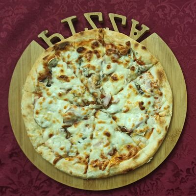 Пицца По-деревенски 25 см в Любимая по цене 350 ₽