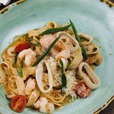 Паста Том ям с морепродуктами в Papa Carlo по цене 610 ₽