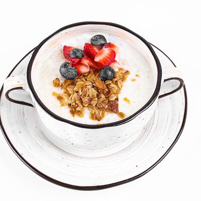 Каша рисовая с ягодами в Семейный ресторан Mr Grek по цене 340 ₽