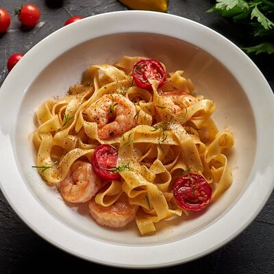 Феттучине с креветками в Инжир по цене 570 ₽