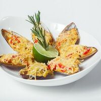 Мидии запечённые с пармезаном в Марбелья