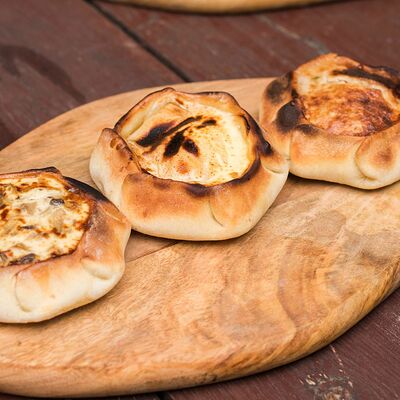 Перепечи с мясом из русской печи в Кафе-парк Теремок по цене 65 ₽