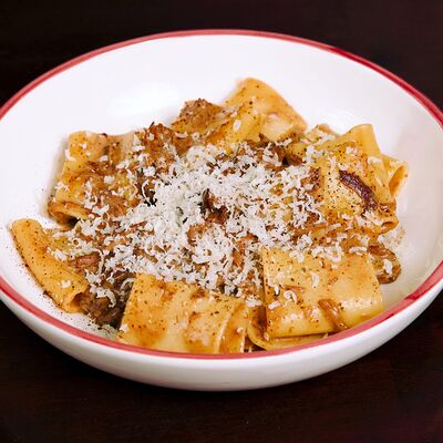 Паста с томленой говядиной в Lions Head по цене 860 ₽