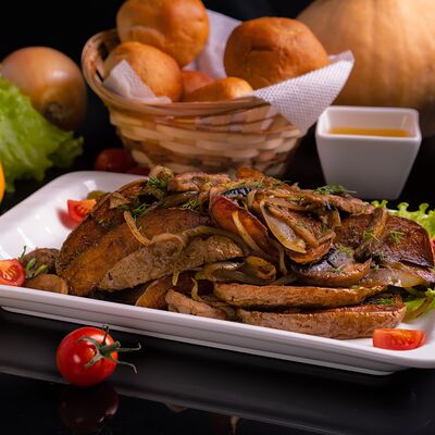 Жареный картофель со свининой и грибами в Тесоро по цене 670 ₽