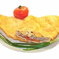 Чебурек с говядиной, свининой, сыром, помидорами в ЧебуречнаяСССР