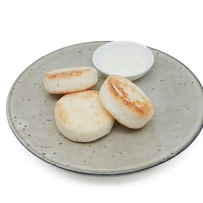 Домашние сырники со сметаной в Garage по цене 430 ₽