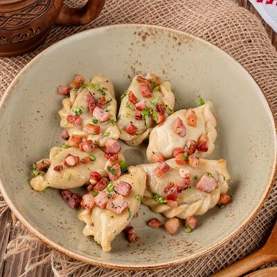 Вареники ручной лепки с картофелем и грибами в Корчма Борщ & Сало по цене 415 ₽