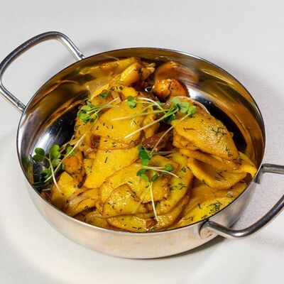 Картофель по-домашнему с белыми грибами в Гоголь по цене 440 ₽