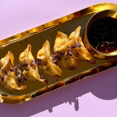 Гедза с креветкойв Просто Азия x Десертория по цене 540 ₽