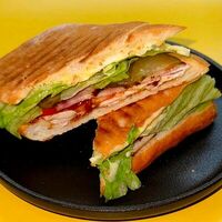 Панини с курицей и беконом в SunSet