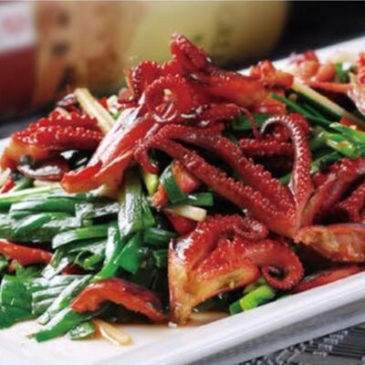 Жареный осьминог с лукомв ГУаНЬ ЯНЬ по цене 1870 ₽