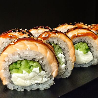 Запеченная Филадельфия в More sushi по цене 999 ₽