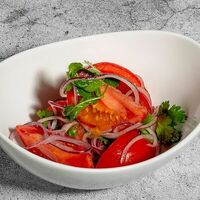 Томаты с красным луком в Cutlet by El Gauchito
