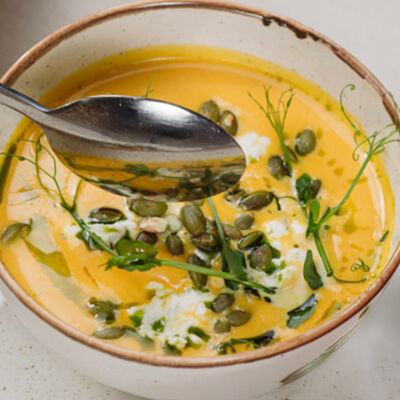 Крем-суп из тыквы с рикоттой и зеленым маслом в Паста Фэмили по цене 540 ₽