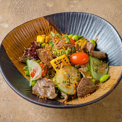 С говядиной и соусом окиси в Maneki по цене 740 ₽