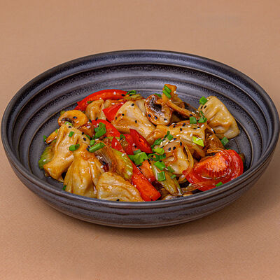 Патара хинкали с жареными овощами в устричном соусе в Хочу пури по цене 550 ₽