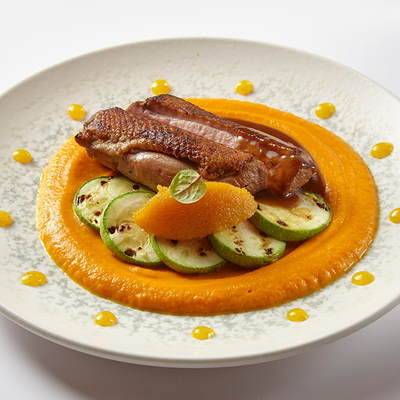 Утиное филе с имбирным пюре из моркови в Слоёнка по цене 810 ₽