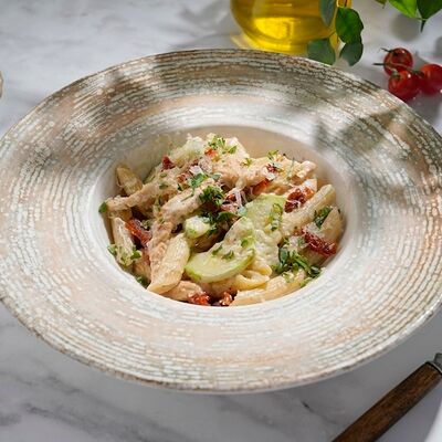 Пенне с индейкой и вялеными томатами в Петрушка по цене 480 ₽