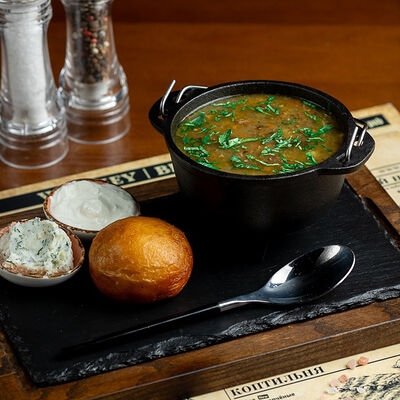 Зелёные щи с чесночной пампушкой в Dublin по цене 615 ₽