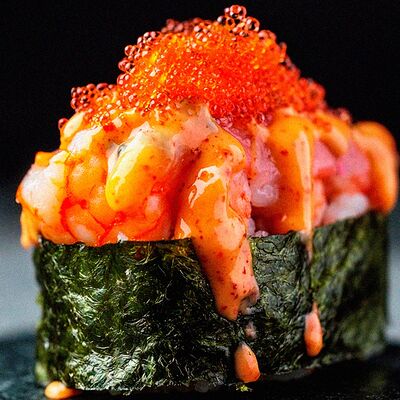 Сливочные суши с креветкой в Суши мастер по цене 351 ₽