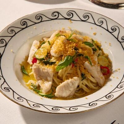 Спагетти с филе сибаса и боттаргой в Salone Pasta & Bar по цене 1990 ₽