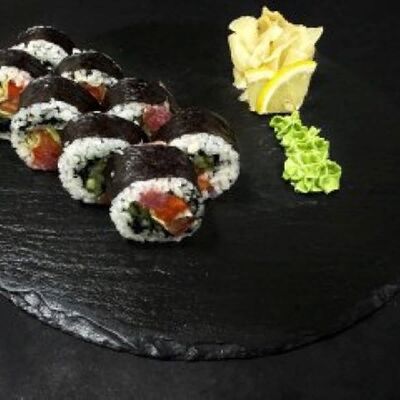 Футомаки с тунцом в Ёжкин ролл по цене 599 ₽
