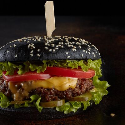 Бургер с котлетой из мраморной говядины в Ragnar bar по цене 755 ₽