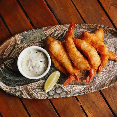 Креветки темпура с кунжутным васаби-соусомв Пинки Бандински по цене 32 р.