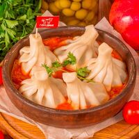 Хинкали с говядиной и зеленью в соусе Чахохбили в Мушмула