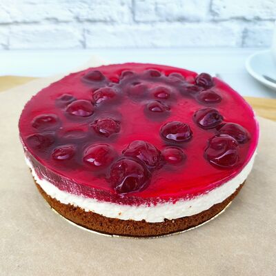 Торт Ягодное настроение с вишней в Брусникино по цене 939 ₽