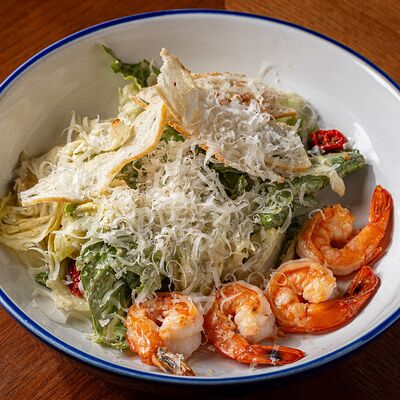 Цезарь с креветками в Brasserie Lambic по цене 990 ₽