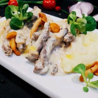 Бефстроганов в сырном соусе в Гастрономический Паб по цене 690 ₽