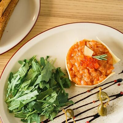 Тартар из лосося в Ведро Гвоздей по цене 1700 ₽