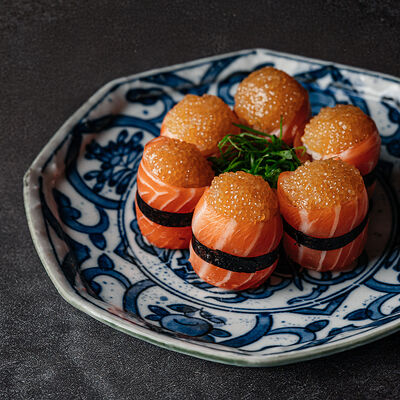 Лосось и щучья икра в Self Edge Japanese по цене 1700 ₽