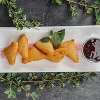 Жареный сыр с малиновым соусом в Асгард