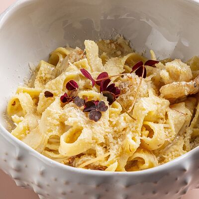 Феттуччине с королевскими креветками в сливочном соусе в Avgust13 по цене 1200 ₽