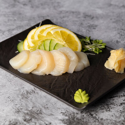 Сашими из гребешка в Море Есть по цене 960 ₽