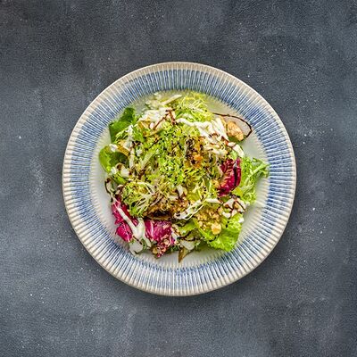 Салат с грушей и горгонзолой (Pear and Gorgonzola Salad) в Matteos по цене 520 ₽