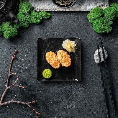 Суши с лососем острые в Feromon по цене 390 ₽