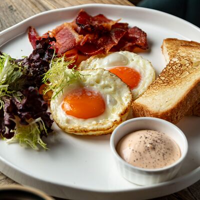 Фирменный завтрак в Wine and Whiskey by Simple по цене 550 ₽