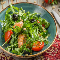 Салат Руккола с лососем в Чайхана 64