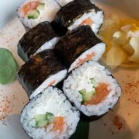 Ролл с форелью, огурцом и сливочным сыромв More More