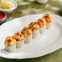 Ролл с креветкой и кремом из авокадо в Чечил