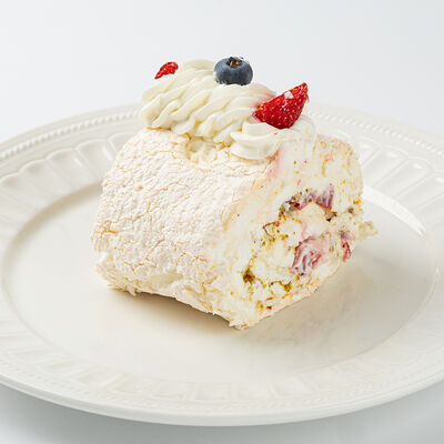 Меренговый рулет в Магадан по цене 690 ₽