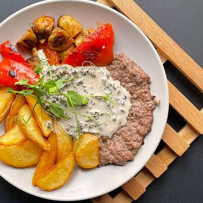 Бифштекс из телятины с картофельными дольками в Бекки бар по цене 610 ₽